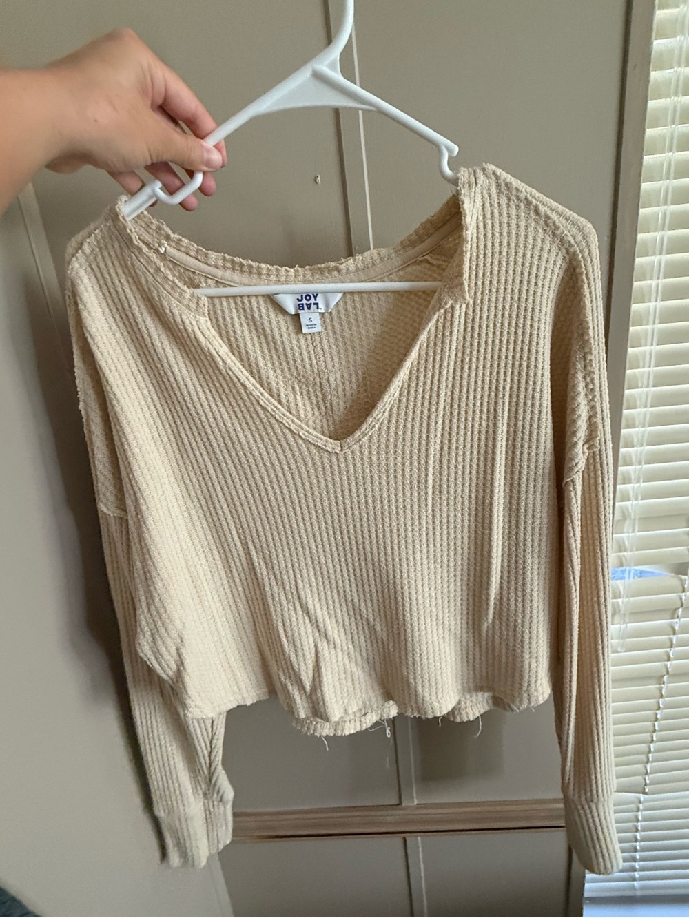 JoyLab Cream Waffle-Knit V-Neck Long Sleeve cropped Top size small
